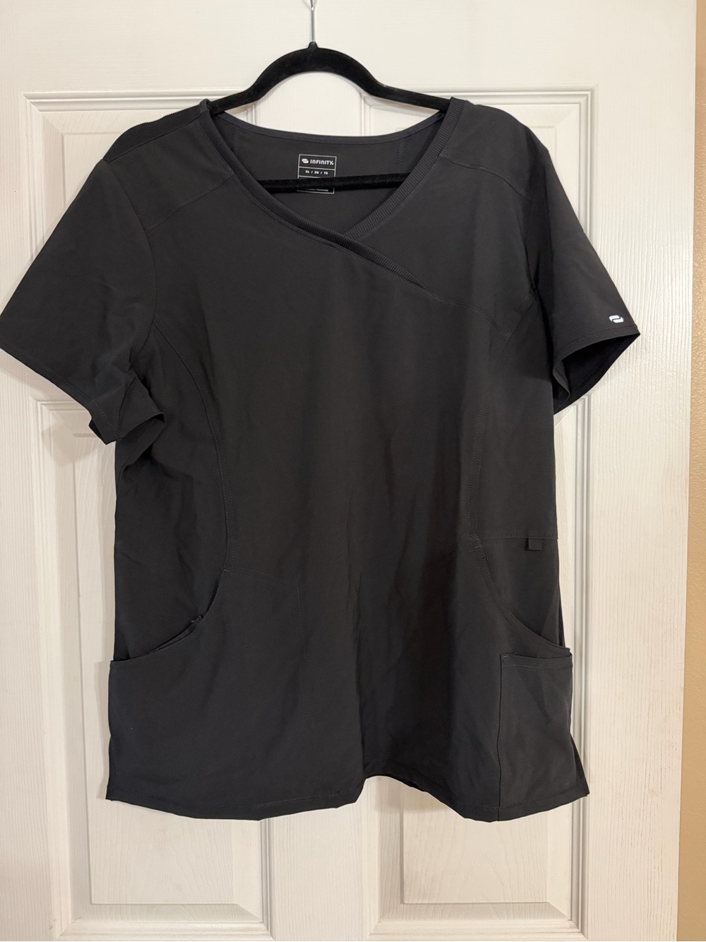 Cherokee Infinity Black Scrub Top size XL NWT